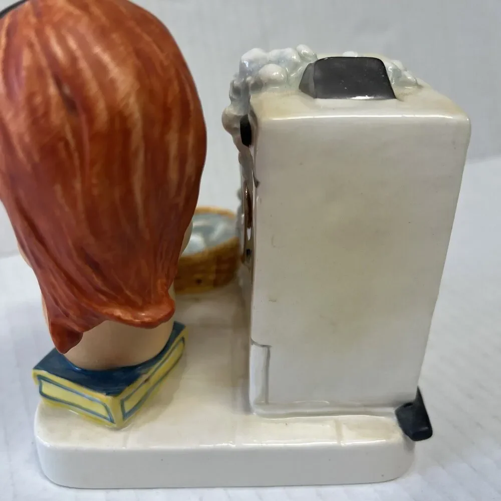 GOEBEL CHARLOT BYJ 74 REDHEAD AT WORK WASH DAY FIGURINE 1975 - Picture 4 of 5